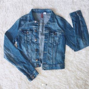 Cropped denim jacket